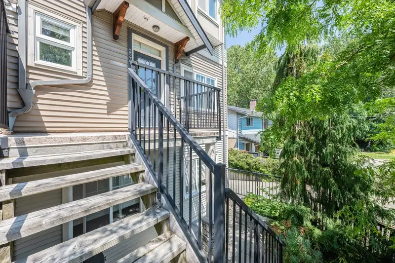 224 5211 IRMIN STREET - photo 1 of 18