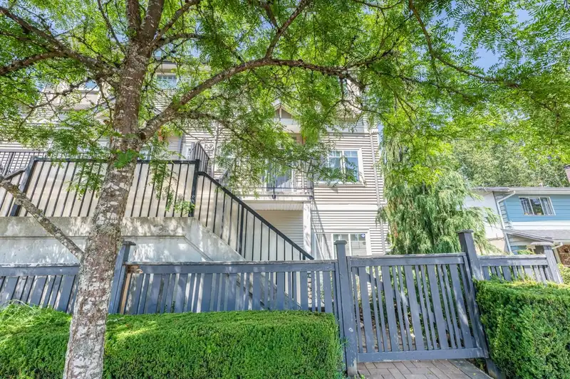 224 5211 IRMIN STREET - photo 2 of 18