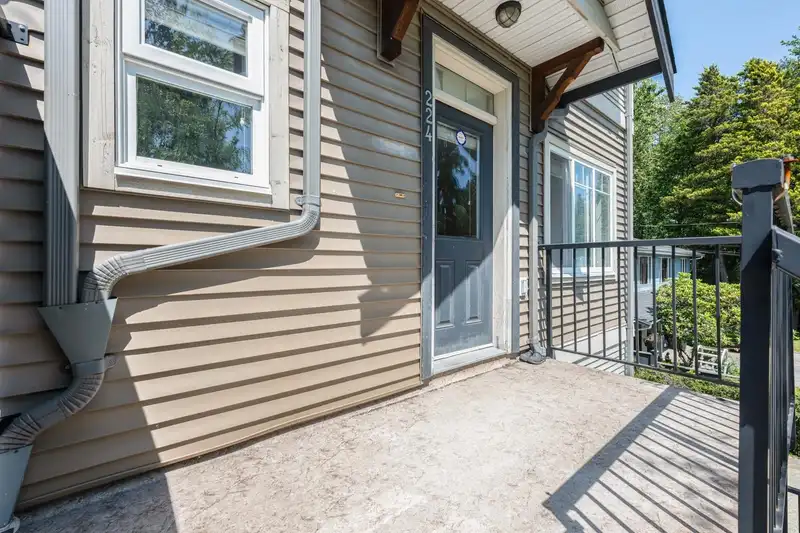 224 5211 IRMIN STREET - photo 3 of 18