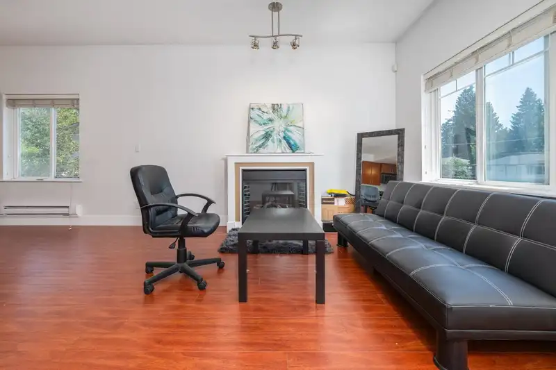 224 5211 IRMIN STREET - photo 4 of 18