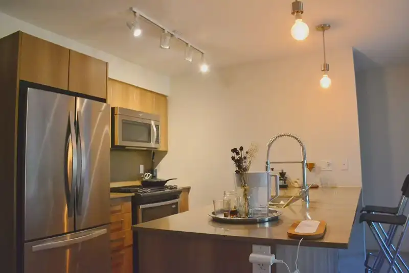 206 7058 14TH AVENUE - photo 4 of 13