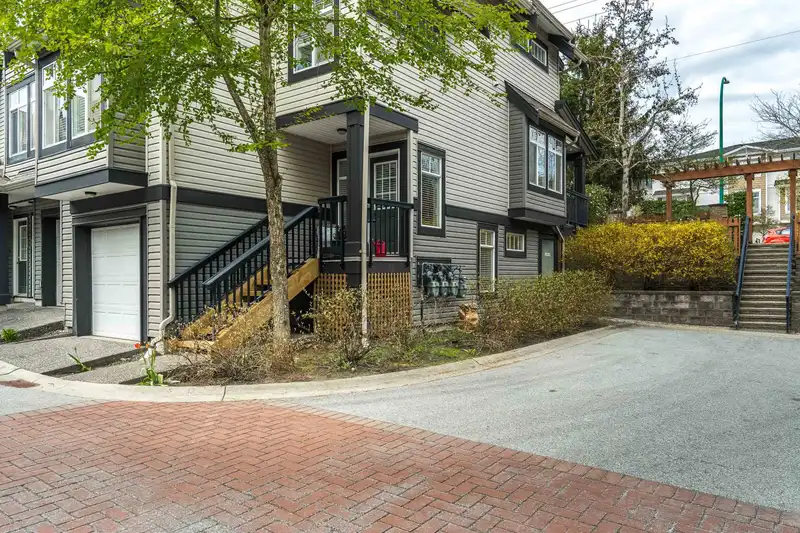 48 19448 68 AVENUE - photo 3 of 37
