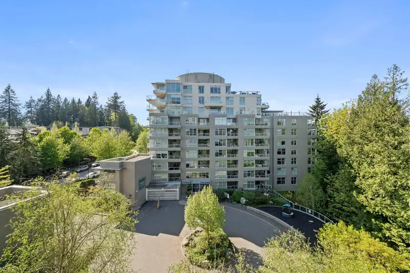605 9262 UNIVERSITY CRESCENT - photo 2 of 34