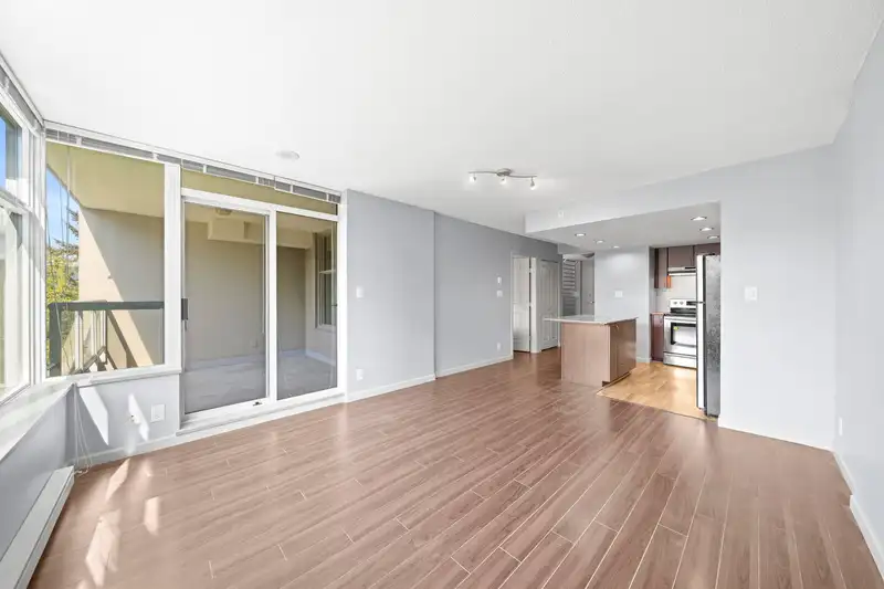 605 9262 UNIVERSITY CRESCENT - photo 4 of 34