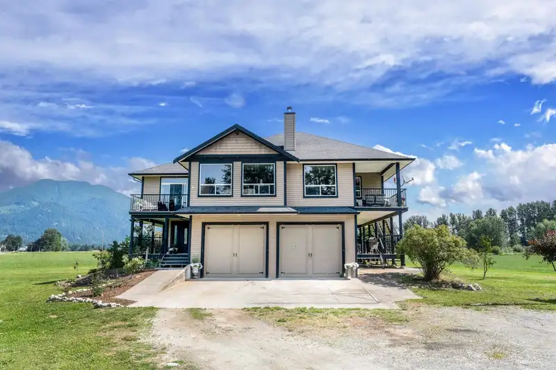 41525 BOVINGTON ROAD - photo 3 of 39