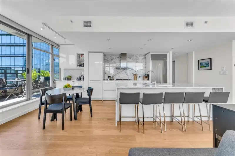 2602 788 RICHARDS STREET - photo 1 of 37