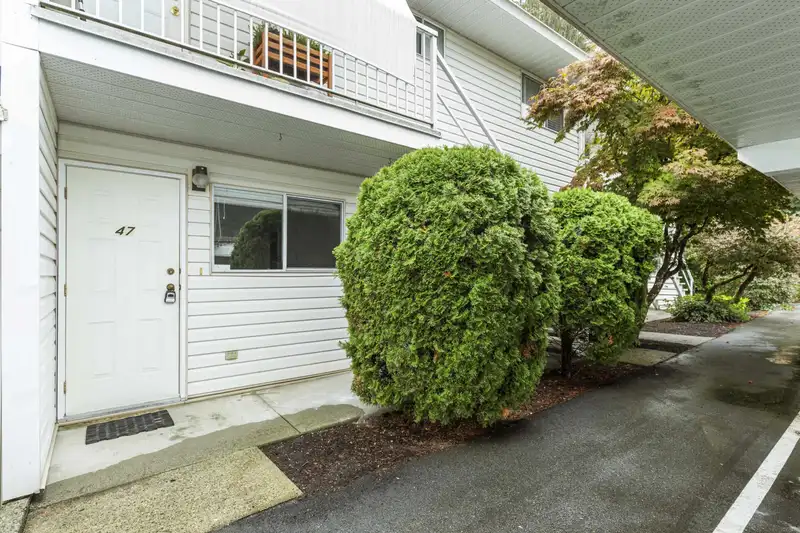 47 2938 TRAFALGAR STREET - photo 2 of 40