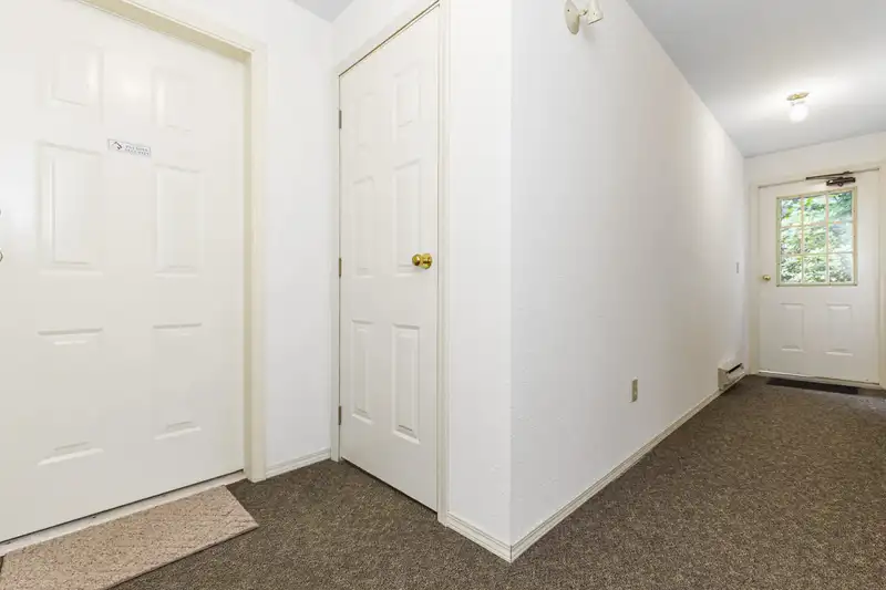47 2938 TRAFALGAR STREET - photo 4 of 40
