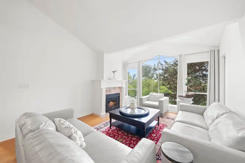 40 1238 EASTERN DRIVE - photo 4 of 40
