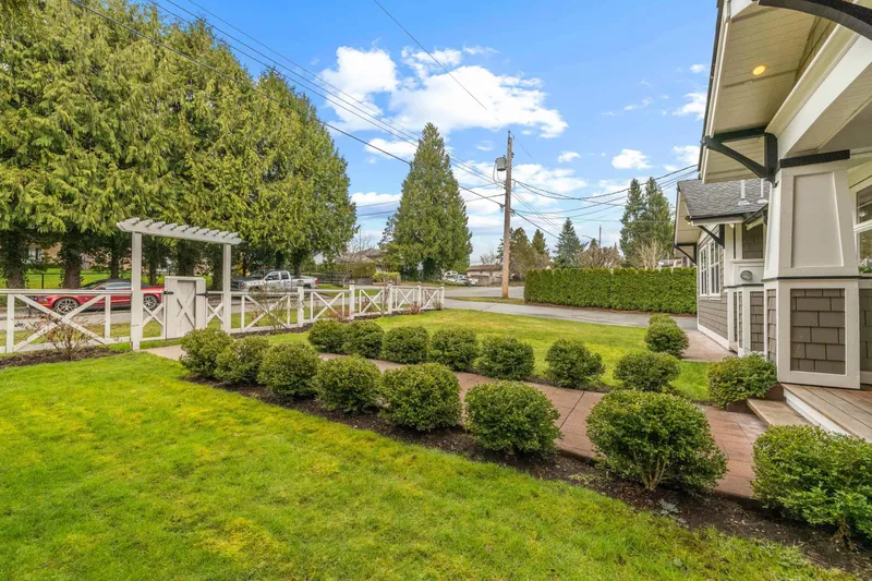 20492 43 AVENUE - photo 3 of 25