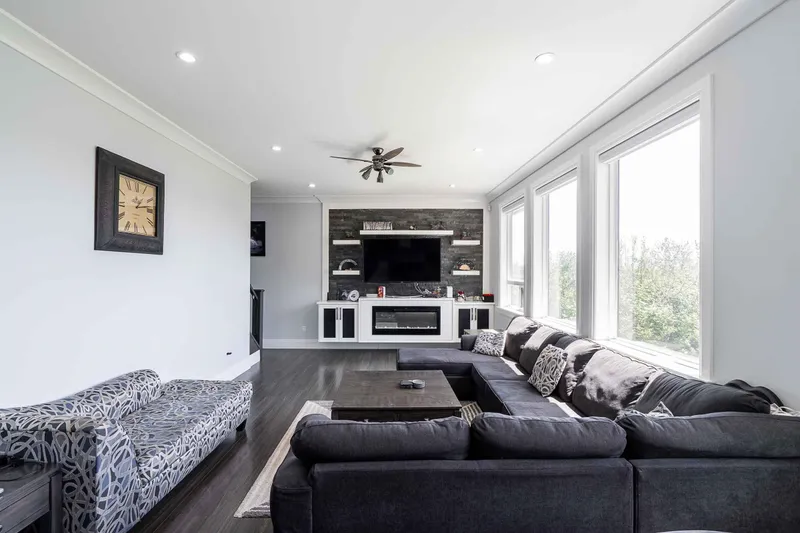 28422 FRASER HIGHWAY - photo 4 of 25