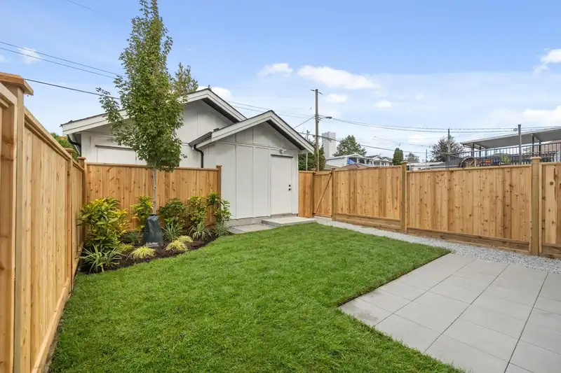 2 533 E 51ST AVENUE - photo 2 of 38