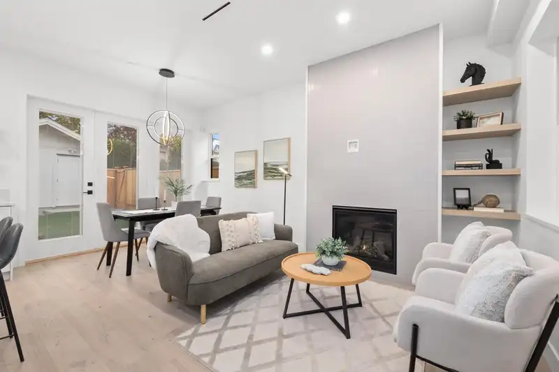 2 533 E 51ST AVENUE - photo 3 of 38