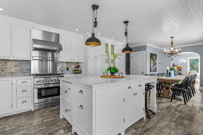 725 FIFTH STREET - photo 4 of 40