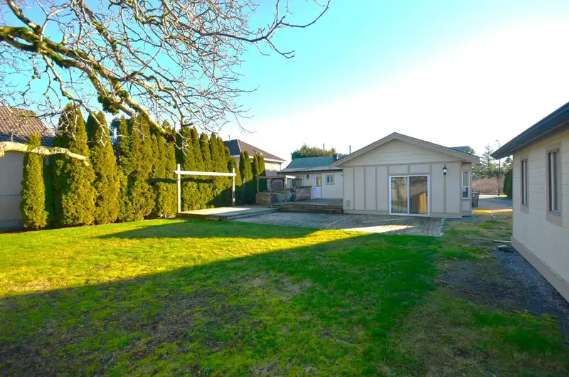 17341 0 AVENUE - photo 3 of 6