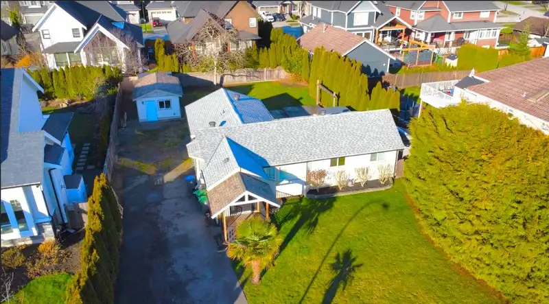 17341 0 AVENUE - photo 4 of 6