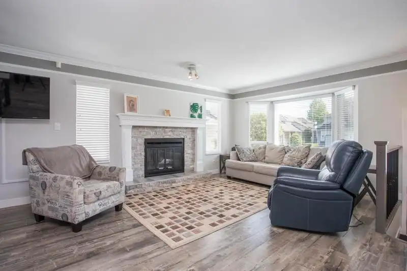 12181 CHESTNUT CRESCENT - photo 3 of 36