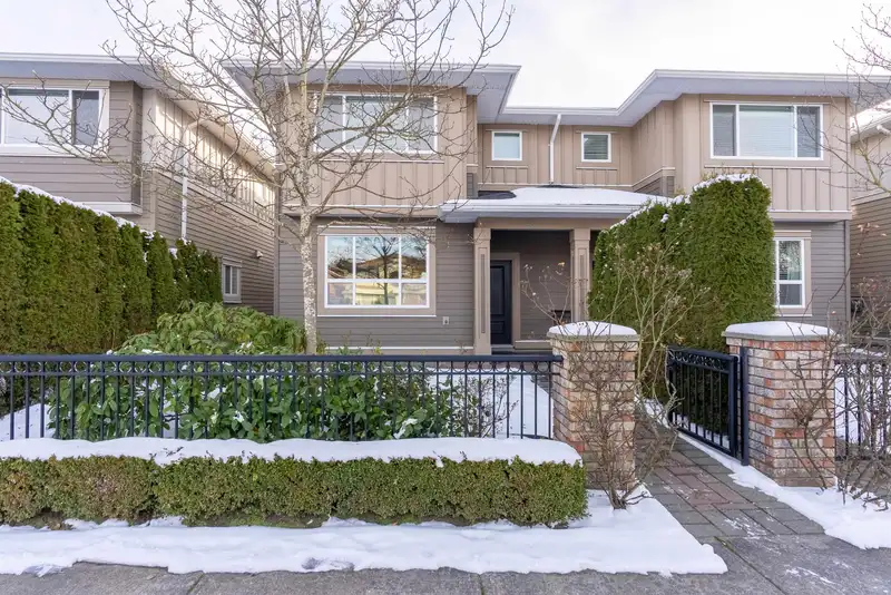 25 5580 MONCTON STREET - photo 1 of 20