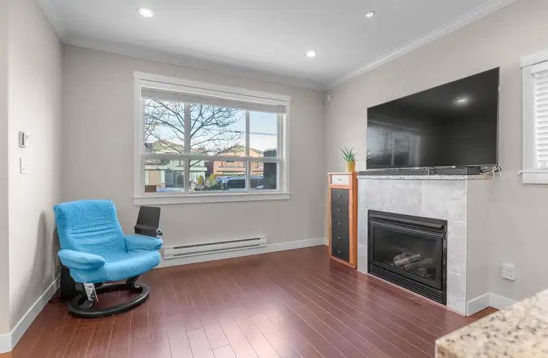 25 5580 MONCTON STREET - photo 2 of 20