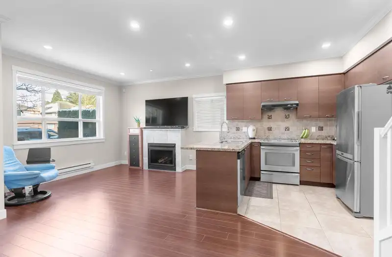 25 5580 MONCTON STREET - photo 3 of 20
