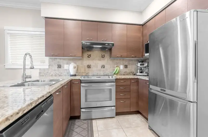 25 5580 MONCTON STREET - photo 4 of 20