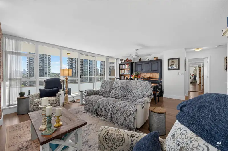 904 4400 BUCHANAN STREET - photo 4 of 37