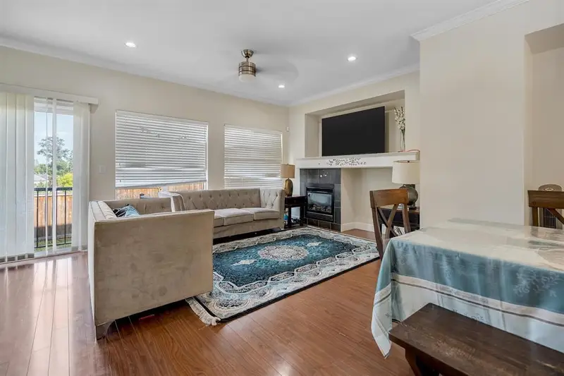 5942 165A STREET - photo 2 of 25