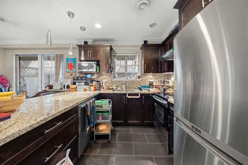 6 7840 GARDEN CITY ROAD - photo 4 of 30