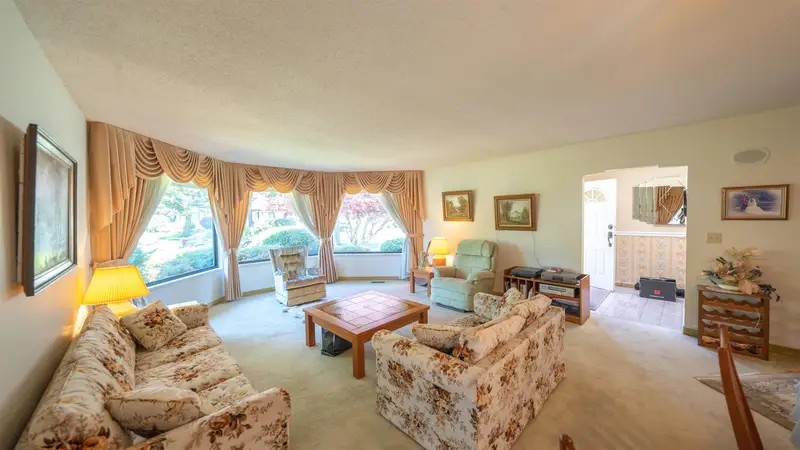 14076 19A AVENUE - photo 2 of 25