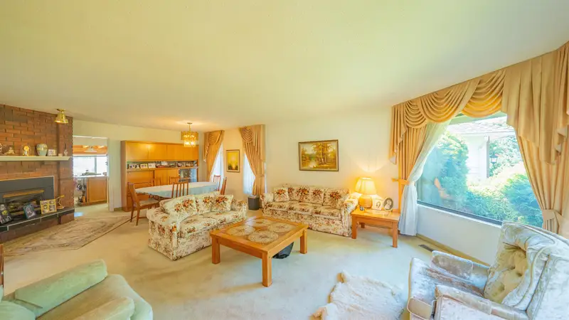 14076 19A AVENUE - photo 3 of 25