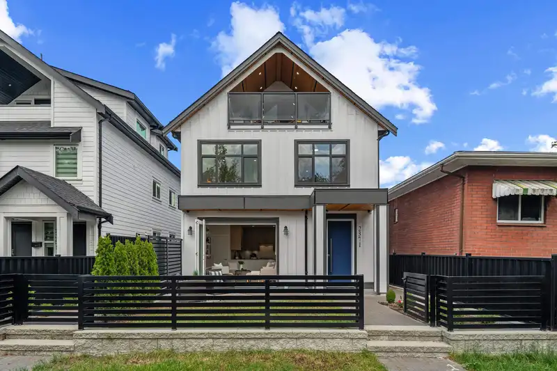 2371 ADANAC STREET - photo 1 of 35