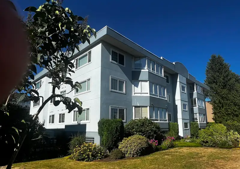 101 22241 SELKIRK AVENUE - photo 1 of 13