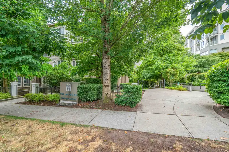 327 15918 26 AVENUE - photo 4 of 40