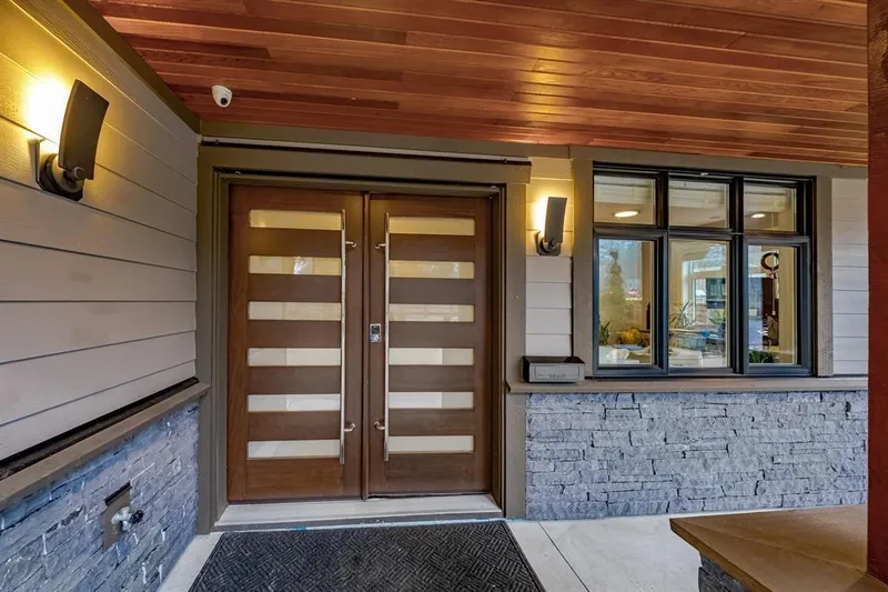 20290 40 AVENUE - photo 4 of 25