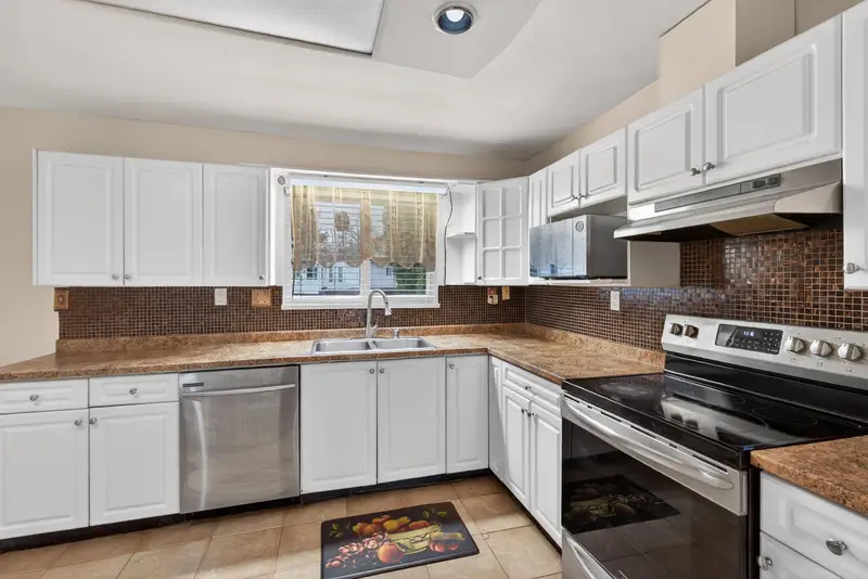 8927 146A STREET - photo 4 of 22