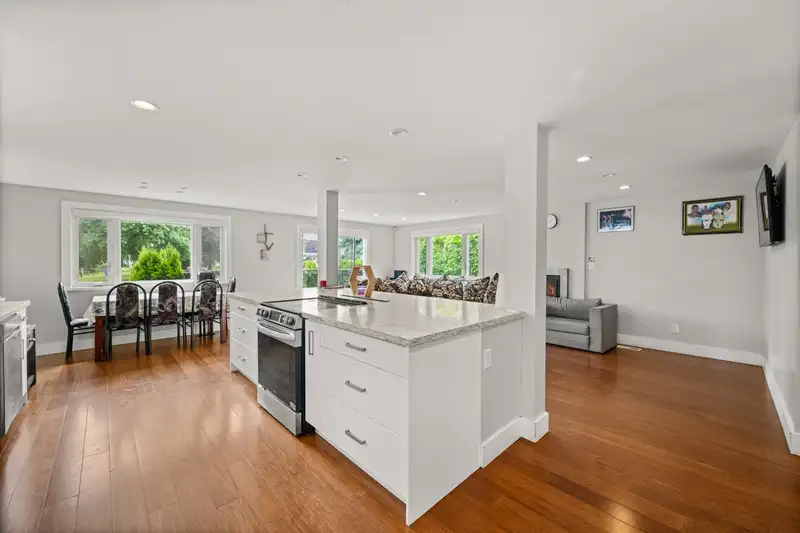 2225 CRYSTAL COURT - photo 4 of 33