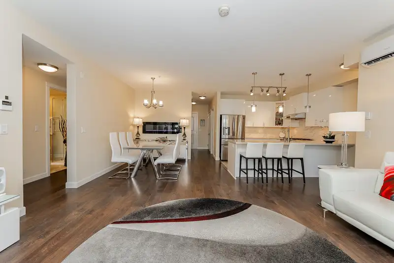 506 8558 202B STREET - photo 4 of 40