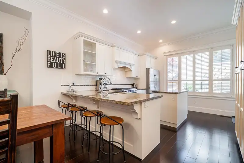 2560 128 STREET - photo 2 of 33