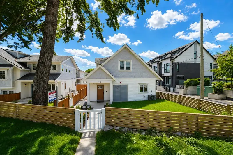 972 PARK DRIVE - photo 2 of 37
