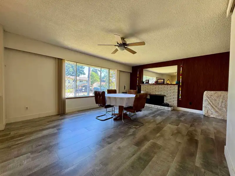 9537 125A STREET - photo 4 of 24