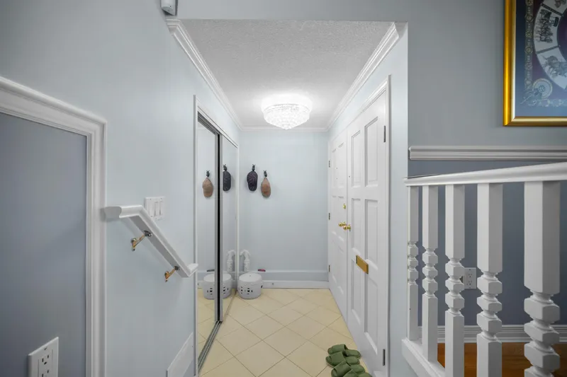 5440 WARBLER AVENUE - photo 2 of 25