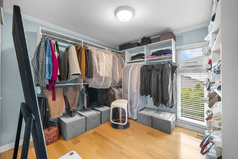 5440 WARBLER AVENUE - photo 3 of 25