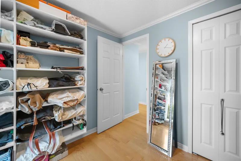 5440 WARBLER AVENUE - photo 4 of 25