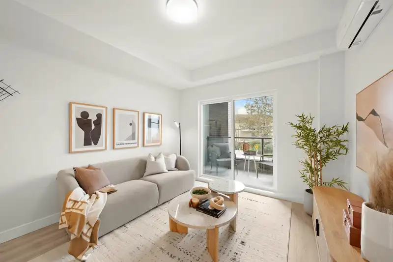 208 15353 17 AVENUE - photo 3 of 40