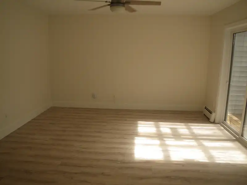 4 19952 56 AVENUE - photo 3 of 22