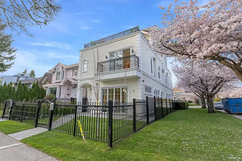 1 4503 W 15TH AVENUE - photo 4 of 34