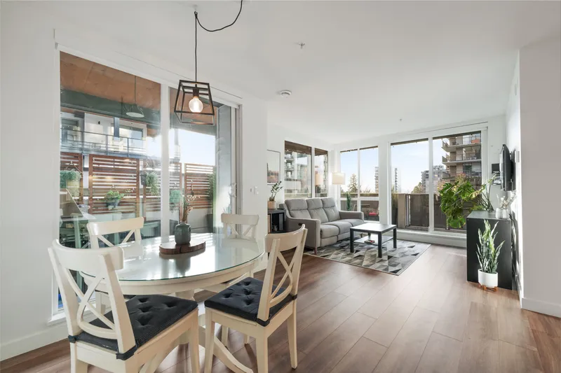 201 108 E 8TH STREET - photo 1 of 25