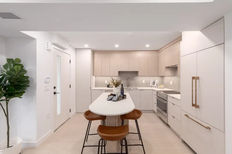 105 2339 E 34TH AVENUE - photo 1 of 25