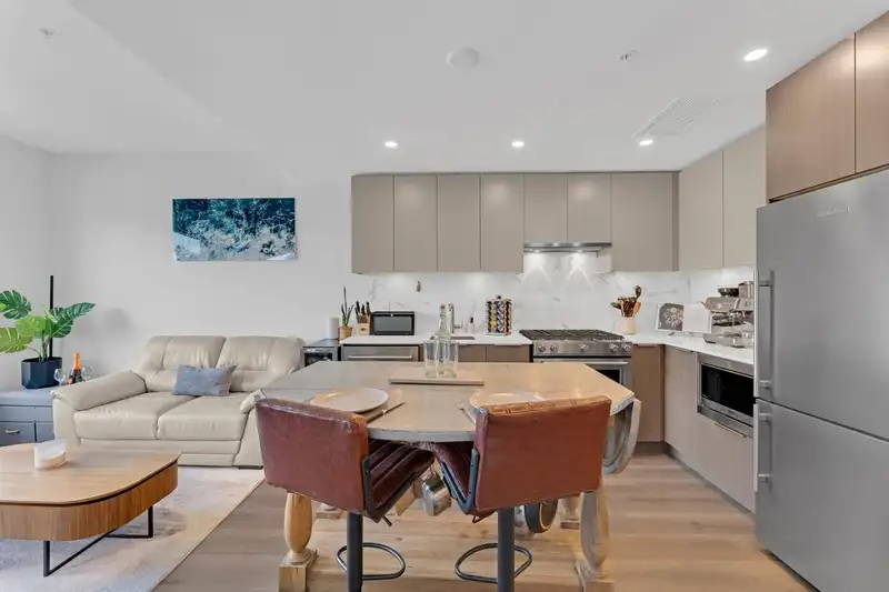409 648 LEA AVENUE - photo 1 of 13