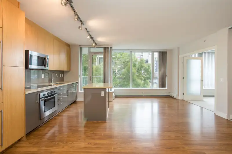 306 1833 CROWE STREET - photo 3 of 28